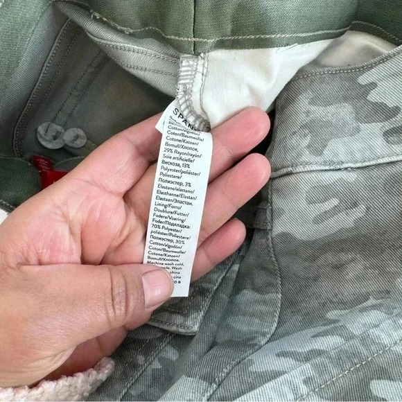 Spanx Stretch Twill Ankle Cargo Pants in Stone Wash Camo size M petite - Picture 3 of 8